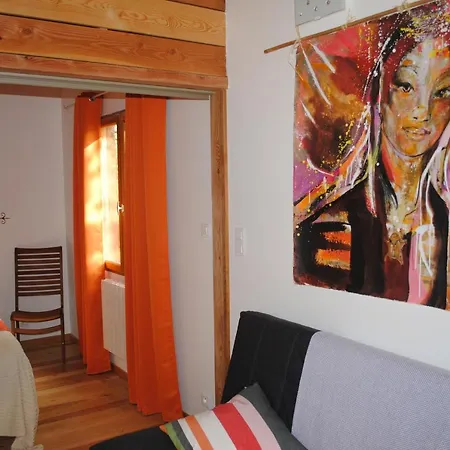 Insolite Bois Cailloux Avec Chalet