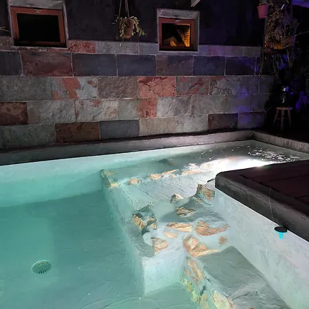Alpehytte Insolite Bois Cailloux Avec Saint-Remeze