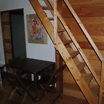 Alpesi faház Insolite Bois Cailloux Avec