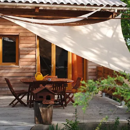 Insolite Bois Cailloux Avec Chalet *